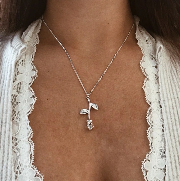 Jewelry - NWT Flower Necklace W/Matching Earrings